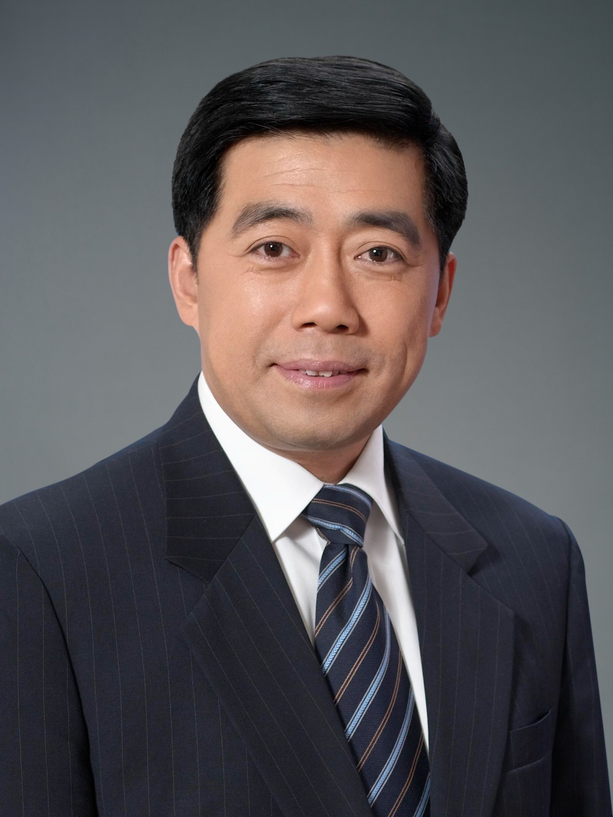 刘亦工-个人照片 渐变灰.jpg